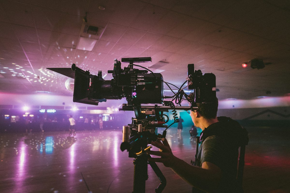 Stand-in: Feature tile – lighting setup On-set lighting equipment, placeholder feature image